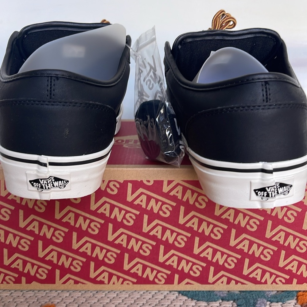 Vans Men’s Atwood (Leather)BIck/Mrshmllow
VN0A327L68X
Sneakers - Picture 13 of 16